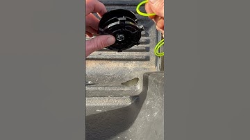 Quick tip when re stringing a STIHL weed eater #stihl #weedeater #trending #working #fyp #quicktips