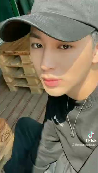 song yunhyeong, guys #shorts #kpop #ikon #song #ygent #yunhyeong #bts #blackpink  #ikonic #korea