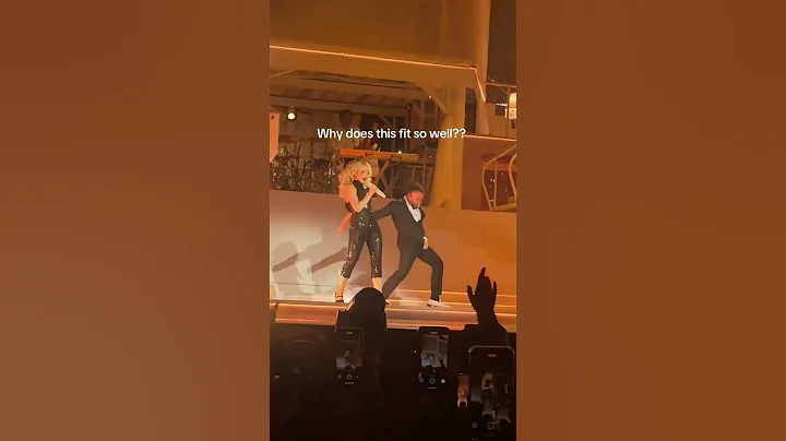 Sabrina Carpenter Manchild Dance! #shortnsweet #shortnsweettour #shorts #shortsfeed #shortsvideo