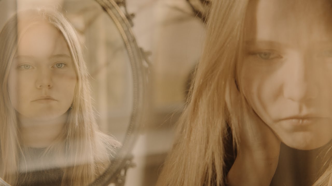 Guarda deep inside - lisa ploeger (official music video) su YouTube Guarda deep inside - lisa ploeger (official music video) su YouTube