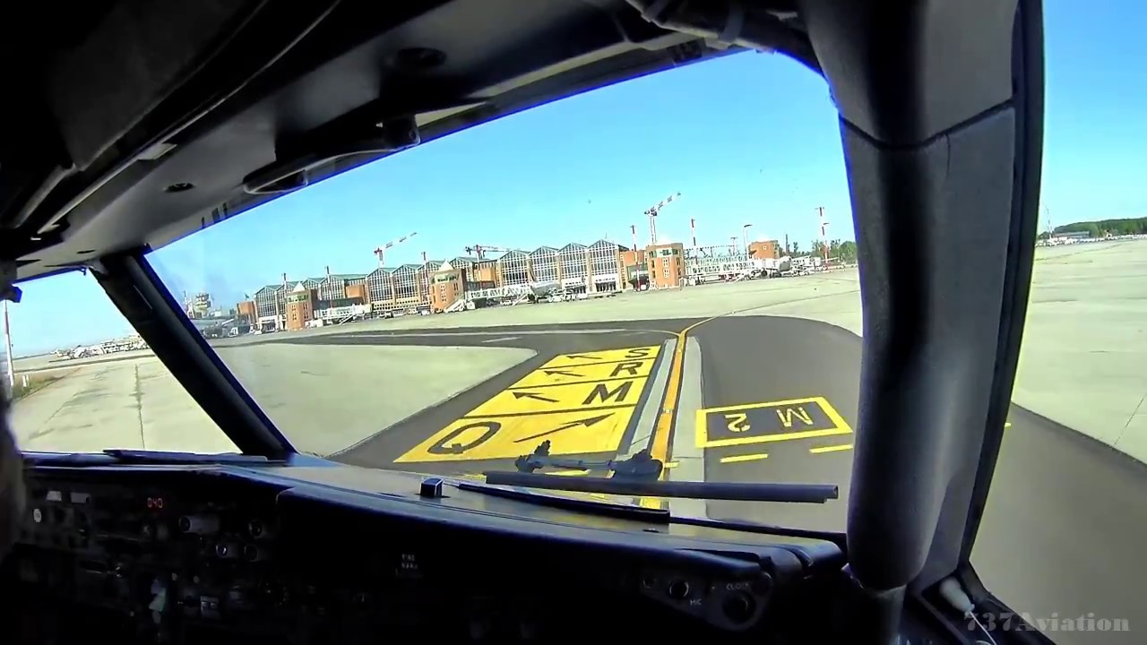 Boeing 737 Cockpit landing in Venice VCE/LIPZ, 737Aviation