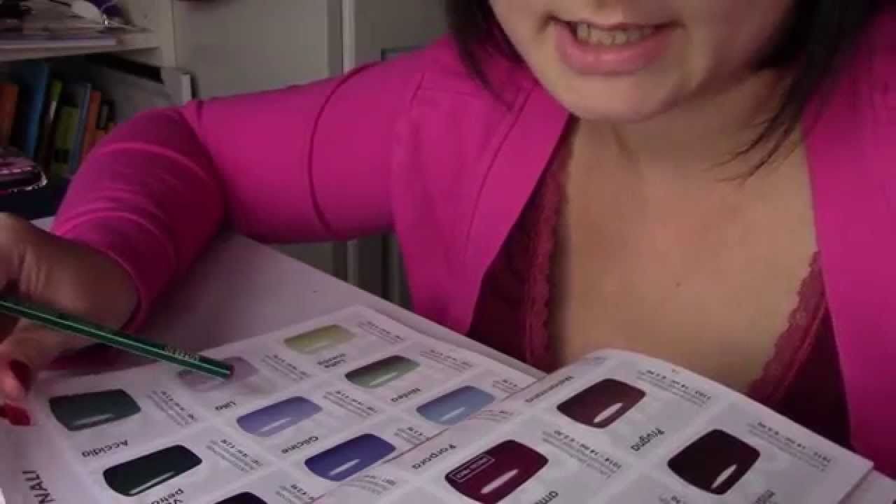 ✷ASMR✷ - Italian whispering/page turning/show&tell/leafing through a catalog