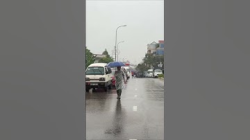 Cận cảnh biển nước bủa vây vùng rốn lũ Đà Nẵng, người dân đưa ô tô lên cầu trú ẩn #tinnong #tintuc