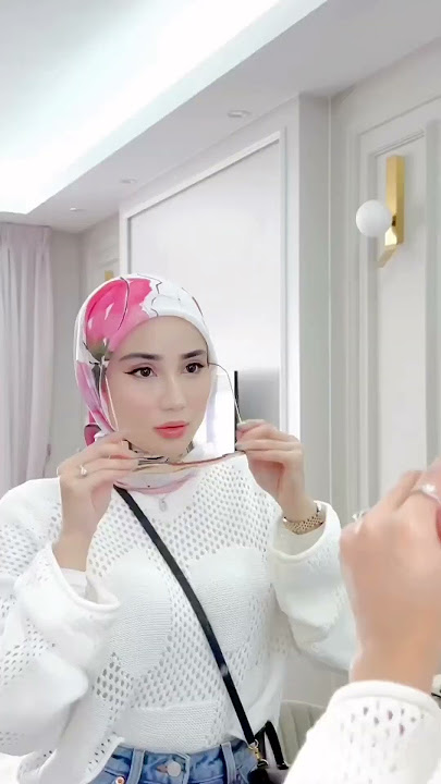 My kinda airport look, new tudung Garden Of Edition By Wawa Scarves #wawascarves #wawacosmetics
