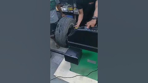 wheel balancer (top lift)