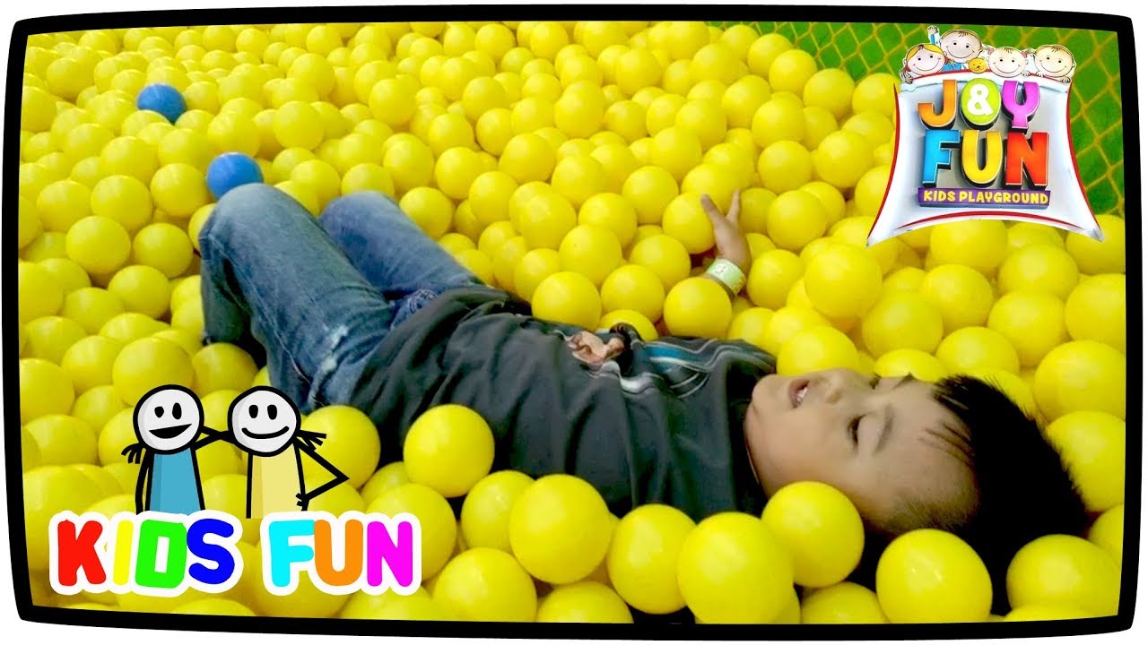 Bermain Mandi Bola di Playground Anak Joy and Fun Festival ...
