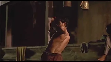 Tony Jaa Training ( Ong-Bak Original Clip! )