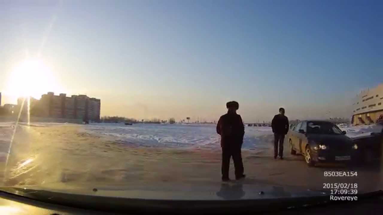 ДТП между ОБИ и Ареной Омск 18.02.2015 - YouTube