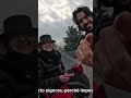 Urla 'dammela' in pubblico: come reagirà la gente?