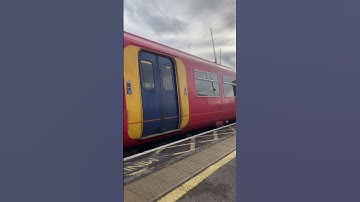 Class 455 SWR departing Clapham junction #southwesternrailway #class455 #trainspotting