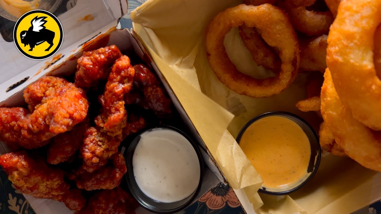 ASMR BUFFALO WILD WINGS BBQ BONELESS WINGS & BEER BATTERED ONION RINGS