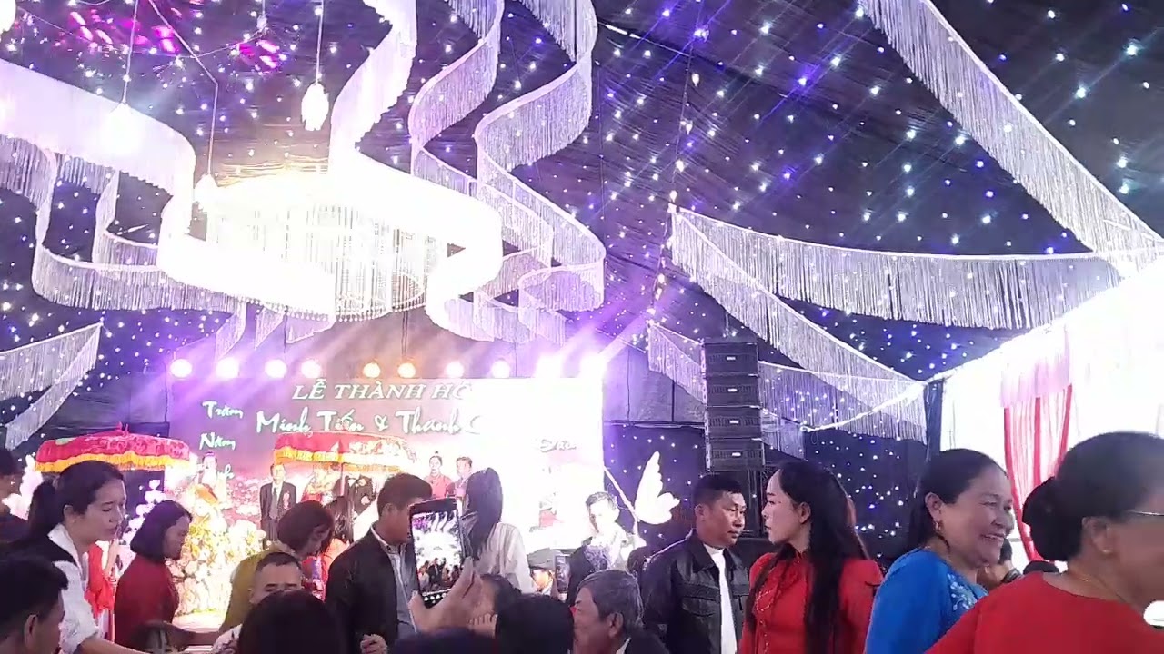 ​Bạn có muốn tôi gợi ý thêm vài câu chúc hay để ghi vào thiệp không?