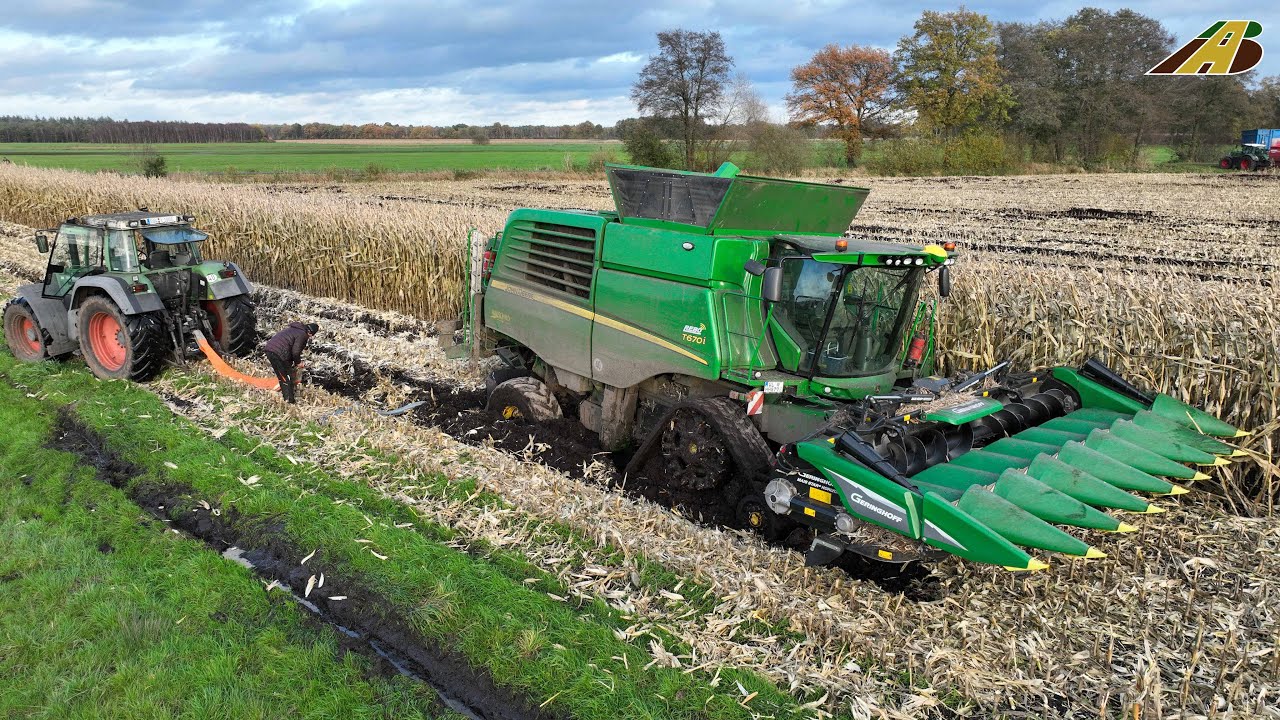 Mais Ernte 2022 Körnermais dreschen Mähdrescher Claas Lexion \u0026 Traktor John Deere 8R Landwirtschaft