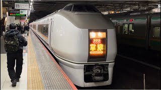 JR東日本651系1000番台ｵｵOM206編成が特急草津4号上野行きとして大宮駅6番線を発車するシーン（3004M）2022.12.3