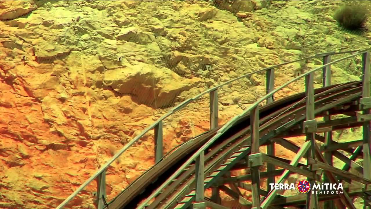 Magnus colossus tierra mitica - YouTube