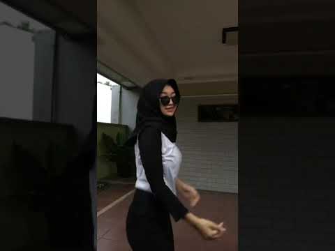 cewek hijab goyang pargoy #shorts #ytshorts #viral #viralshorts #foryou #foryoupage #fyp