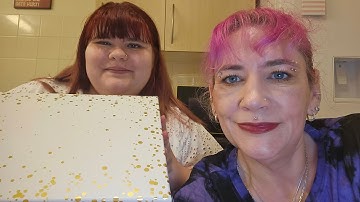 Etsy Mystery box/ Blind Date with a book feat Lucie !