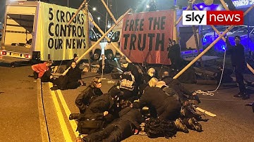 Newspapers delayed by Extinction Rebellion: ‘The billionaire press is anti-climate action’