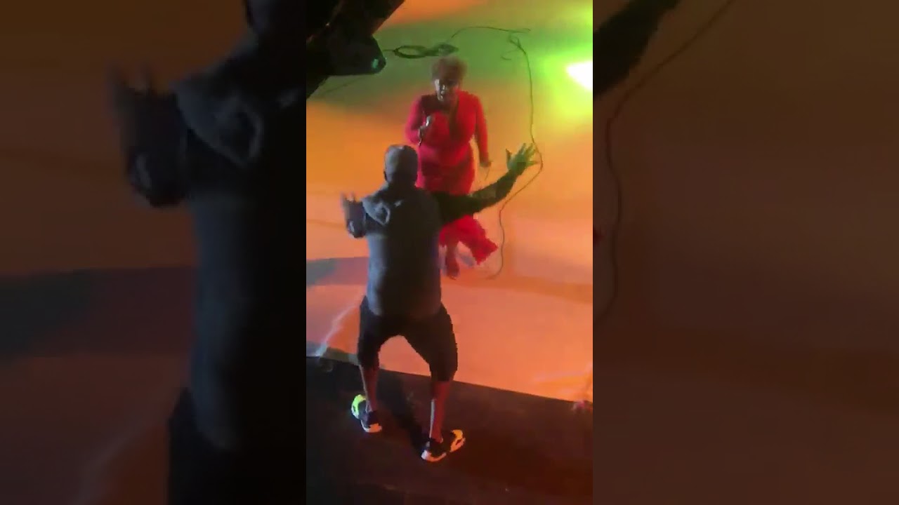 Rickey Smiley Dances With Anita Baker At Jazz In The Gardens