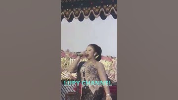 Niken Salindry Ayang Ayang #campursari #wayangkulit #sinden #beranda #nikensalindry #javaneseculture