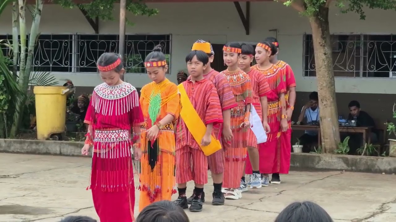TARIAN TORAJA SULAWESI SELATAN