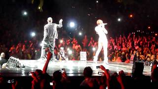 Rihanna \u0026 Eminem - Love the Way You Lie (Live @ Staples Center) [7.21.10]
