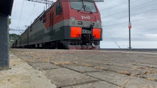 Электровоз 3ЭС4К-025 с грузовым поездом