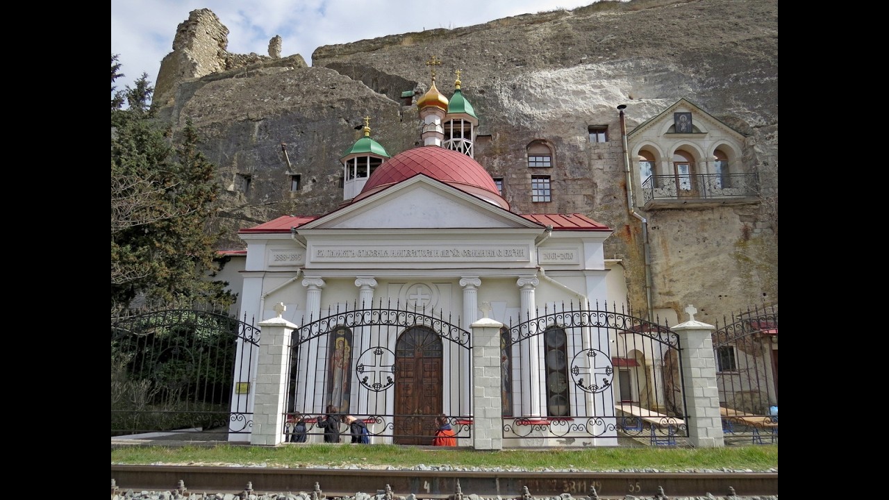 По территории Инкерманского монастыря. Севастополь.