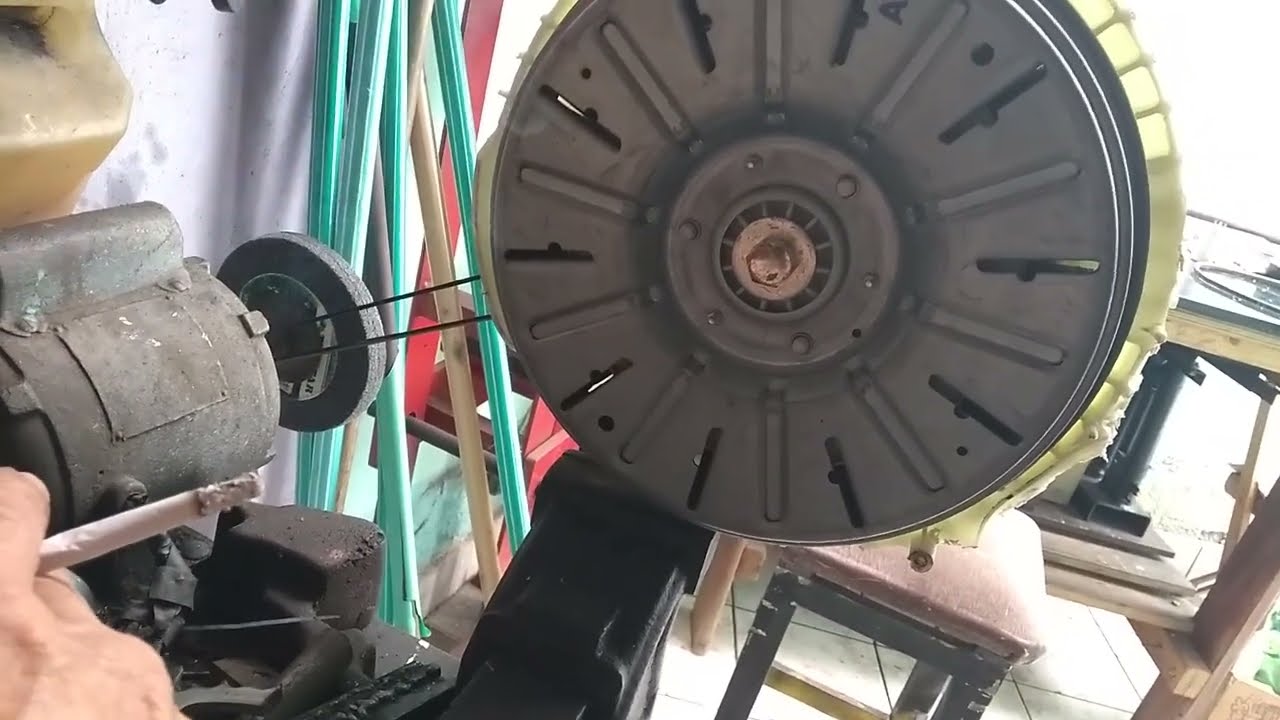 Motor de lava e seca. Qual é a energia  máxima que ele fornecer? [ j f ]