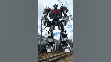 "When the train becomes a great robot." #shorts #robot #transformation #transformers #fyp #animation