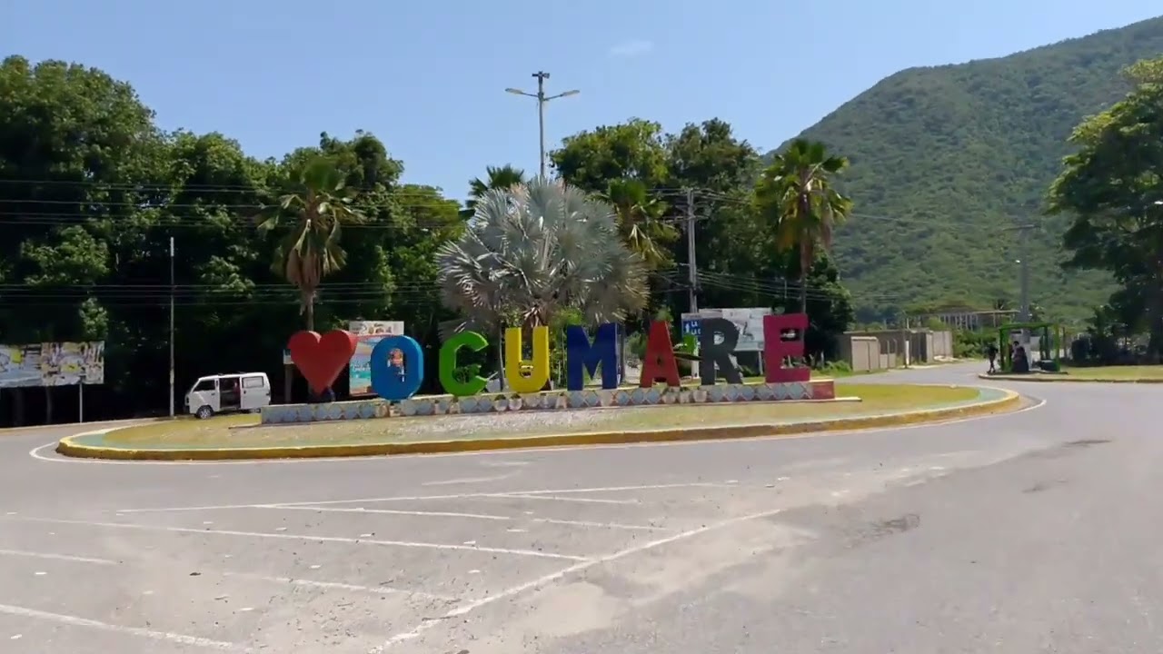 Pueblo de Ocumare y el playon