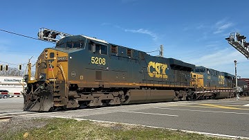 CSX 5208 Leads CSX X692 with a Nice K5LA