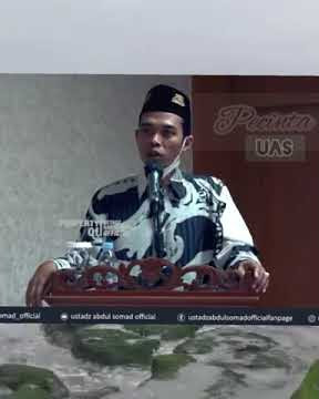 Ustadz Abdul Somad - mencium tangan