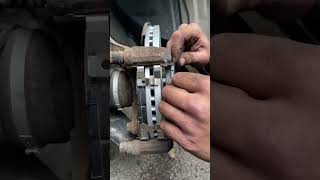 Nissan Front Brake Disc n Pads Replacement ( Pls, Like n Subscribe )👍👍👍