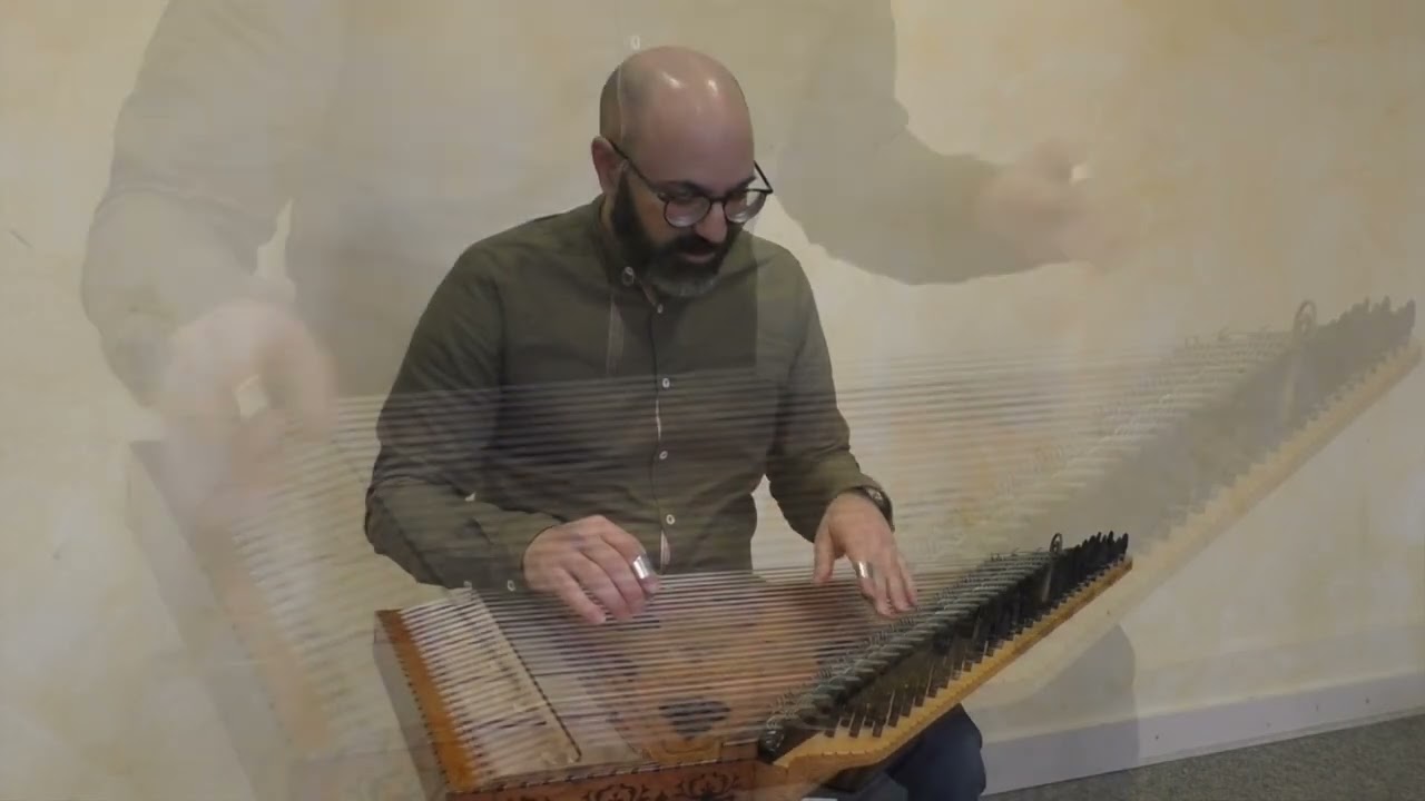 Wie wird ein Qanun gespielt – Erläuterung von Salah Maraqa