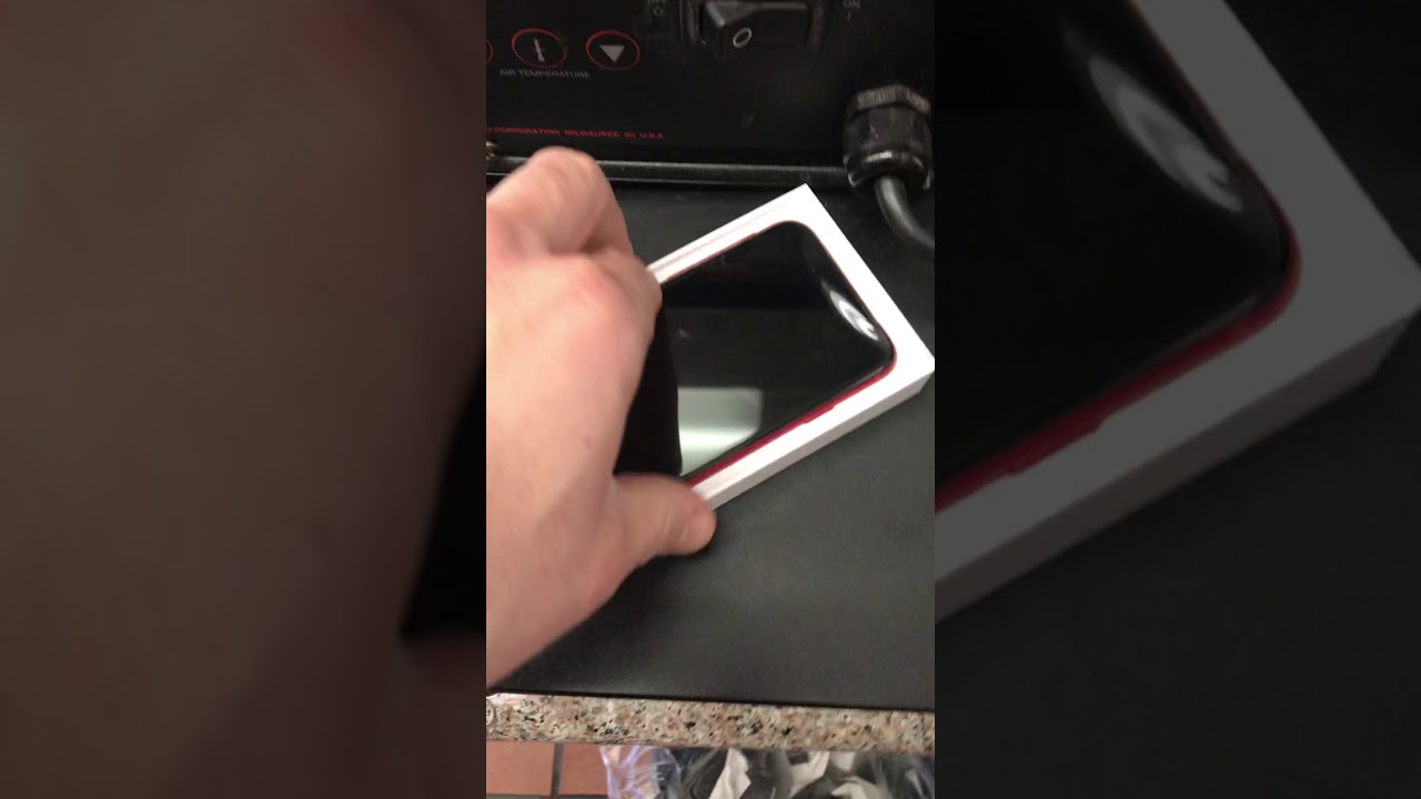 iPhone SE 2020 (2nd Generation) (Product) Red Unboxing. Basic dad phone