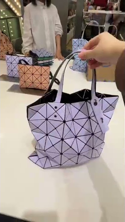 FAASHION | Ep.156 กระเป๋า BAOBAO 2 สีในใบเดียว 😲