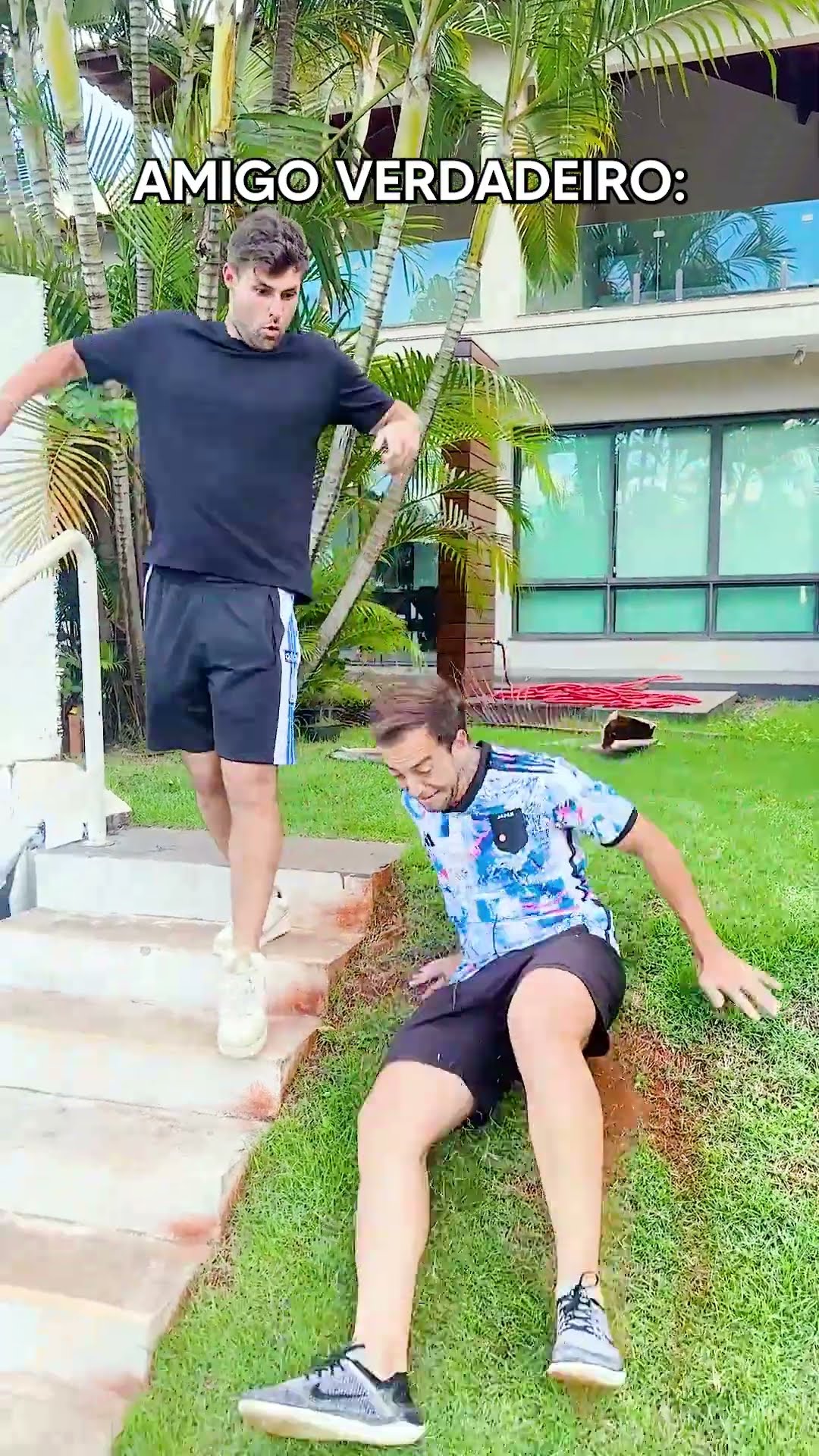 AMIGO FALSO VS AMIGO VERDADEIRO!!