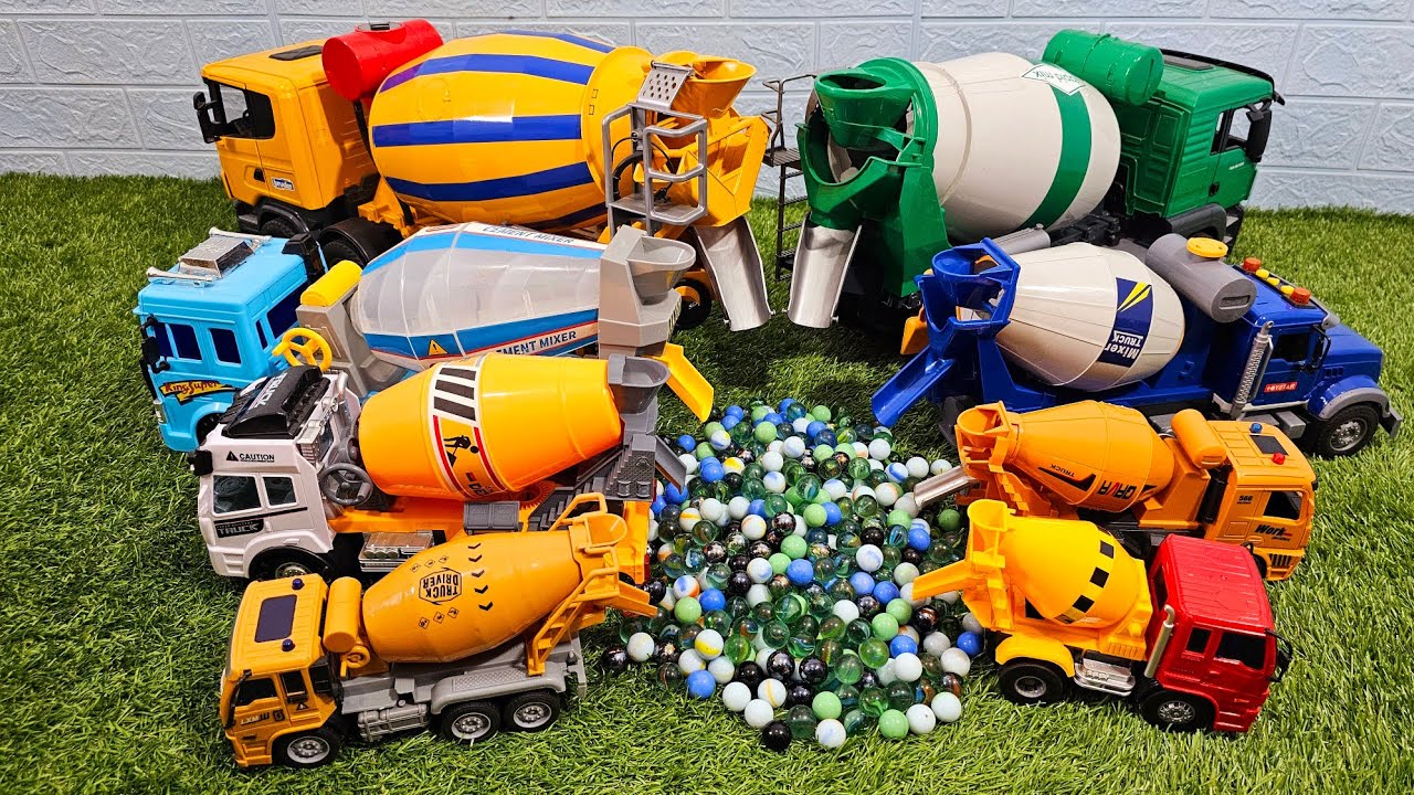 Memasukan kelereng dan unboxing mobil truk molen besar, mixer truck