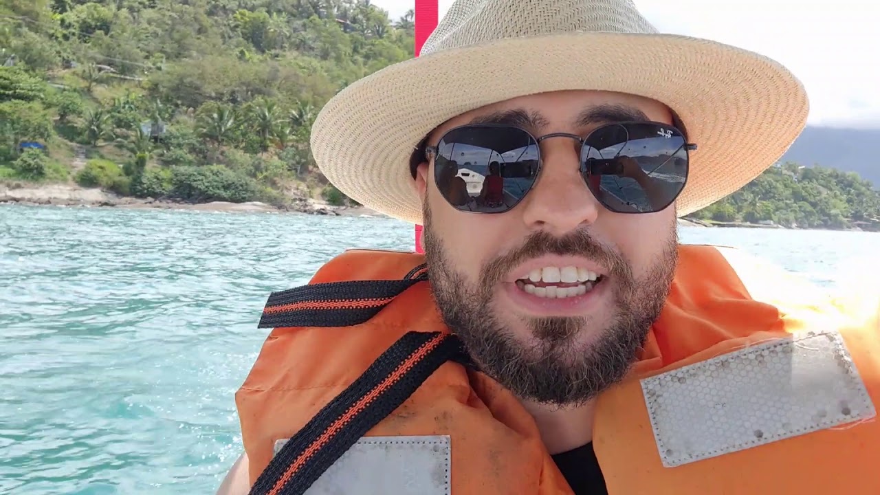 Passeio de barco na Ilha Bela