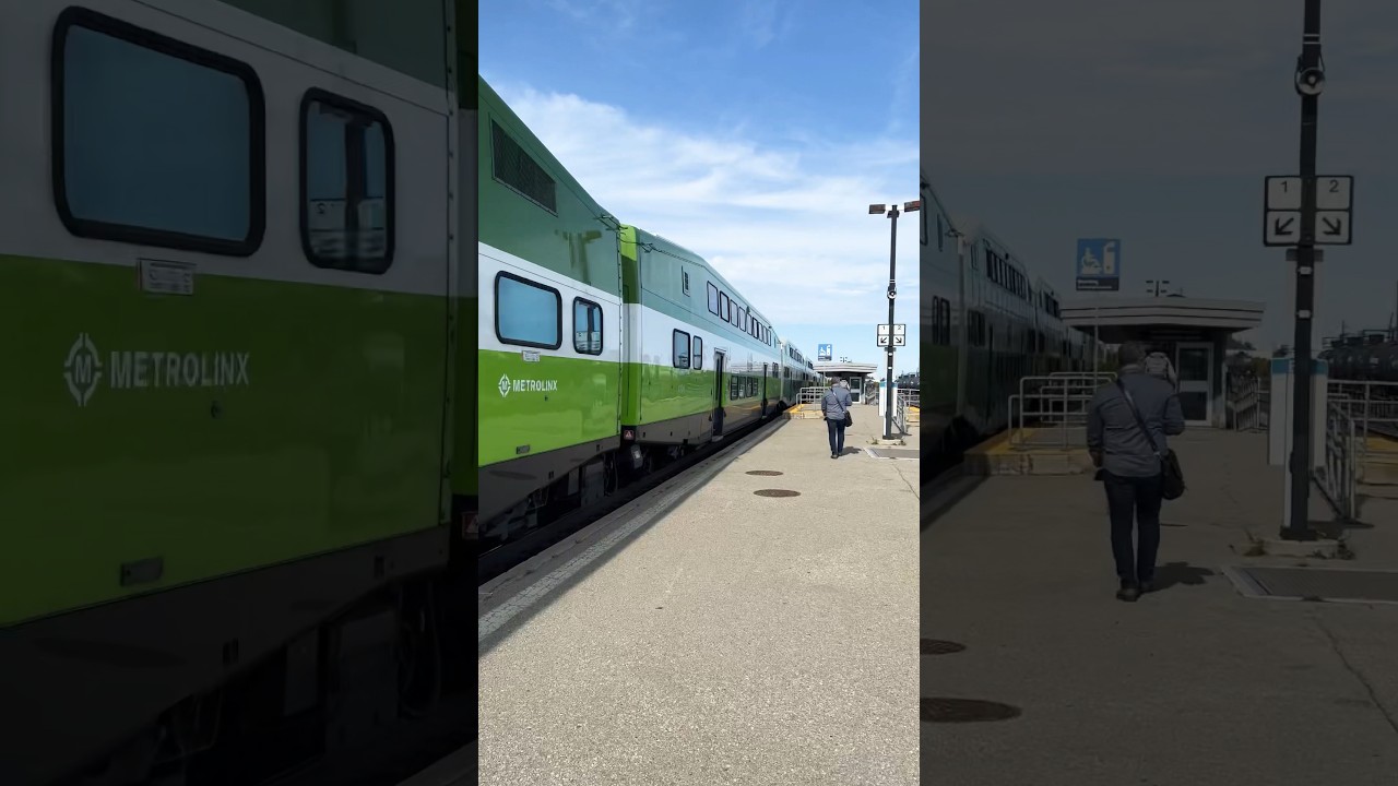 Go Train in Canada 🇨🇦 