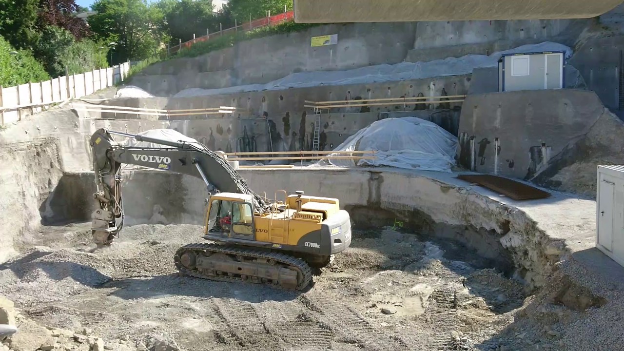 Felsabbau mit 70t Bagger