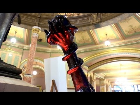 Video: Satanisten Errichten Statue In Illinois State Government - Alternative Ansicht