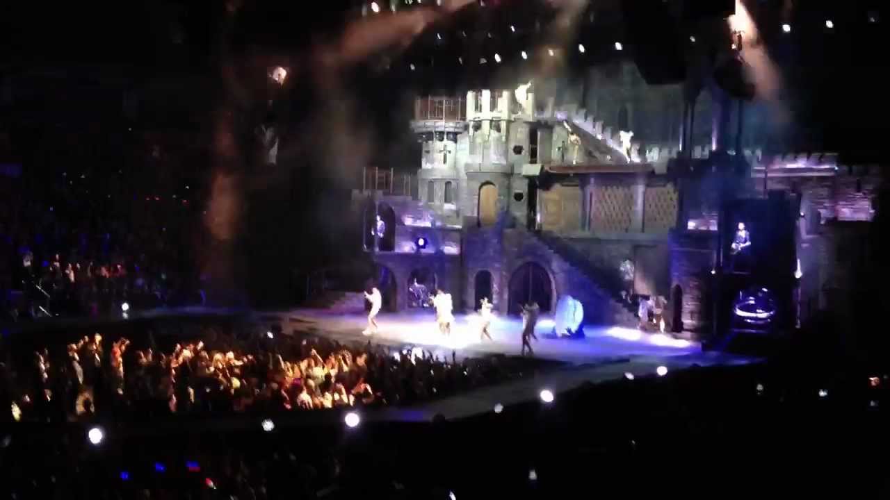 LADY GAGA BTWB Toronto - Bloody Mary & Bad Romance