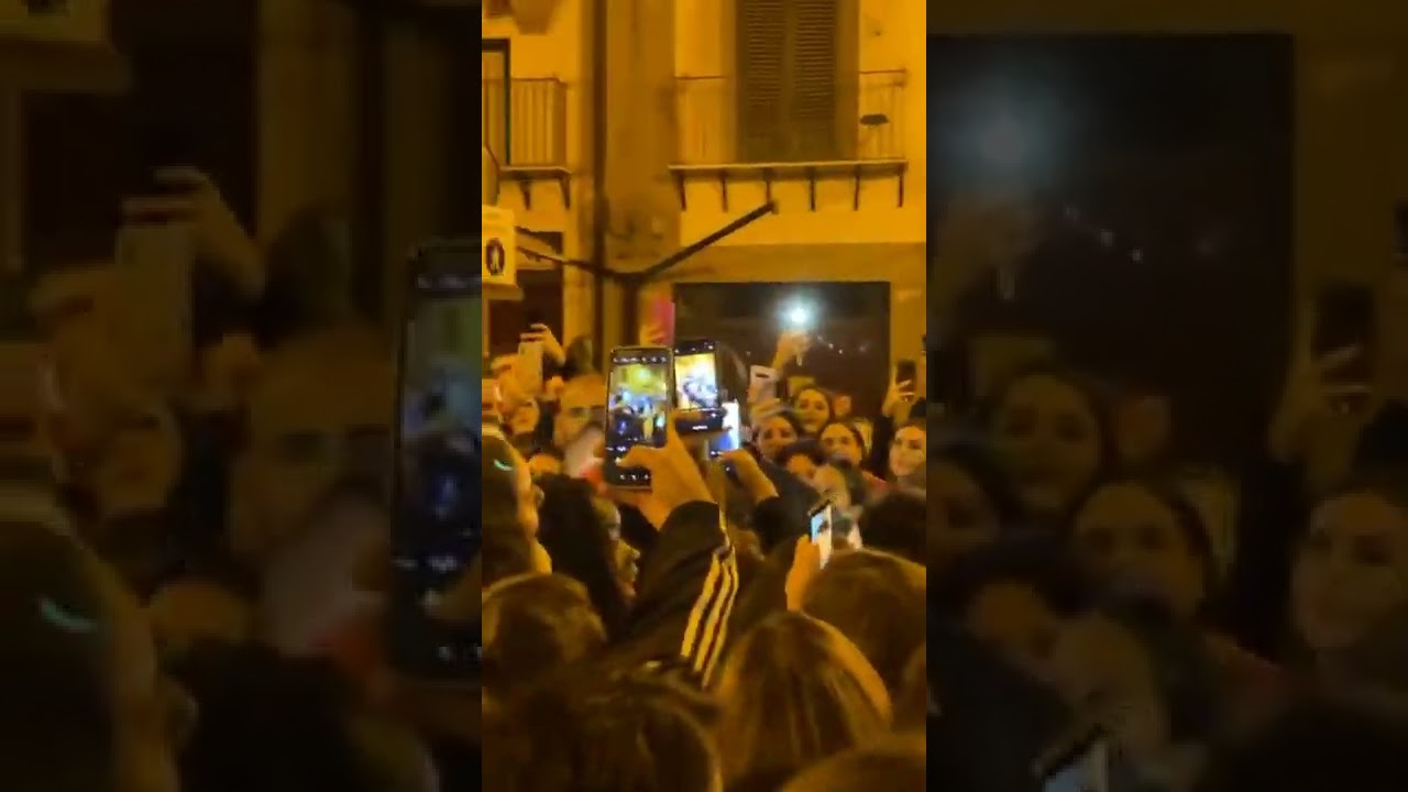 CAN YAMAN FAN IN DELIRIO A PALERMO 😁 (2021)