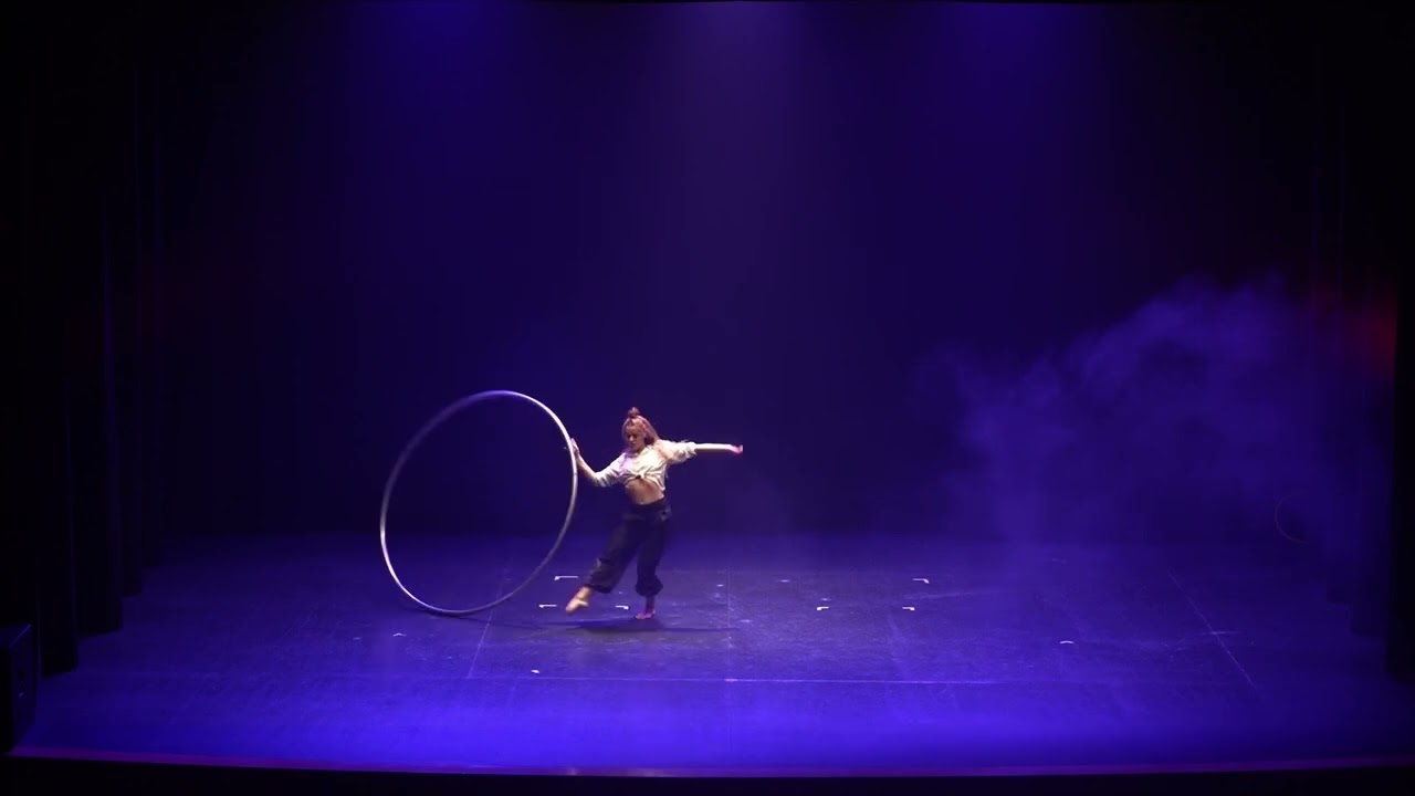 Rueda cyr. Circo.  Acrobacia. Mara-Mara 2025.