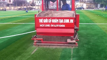 Quá trình thi công trải cát cho Sân bóng cỏ nhân tạo