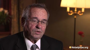 Arieh Warshel explains his work to young students