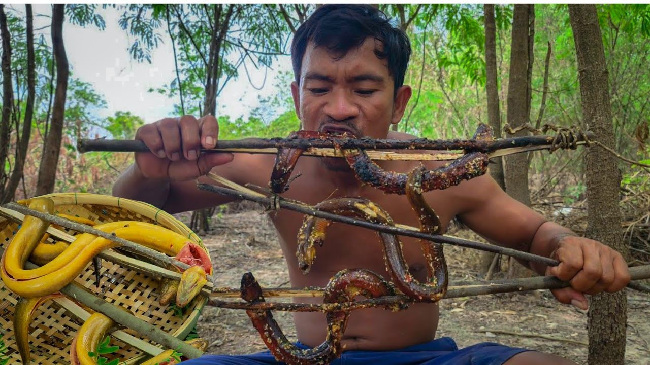 Forest Survival Cooking:  Trapping & Cooking Wild Eels by the Lake!
