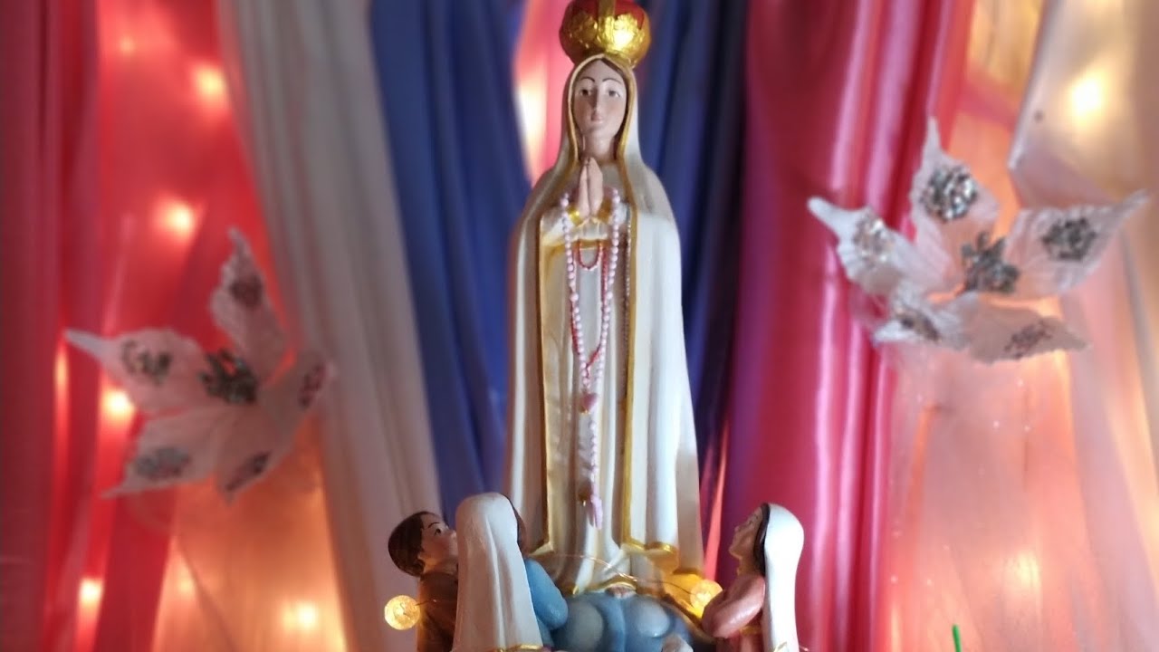 El 13 de mayo la virgen María bajo de los cielos arreglo del altar